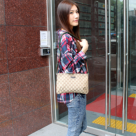 Gucci(����) 189749 GG�ΰ� �ڰ��� �Ｑ ũ�ν��� �̹���6 - ���̺��� �߰���ǰ
