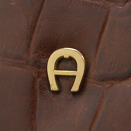 Aigner(���̱׳�) ����ΰ� ũ��Ŀ�������� ũ�ν��� �̹���3 - ���̺��� �߰���ǰ