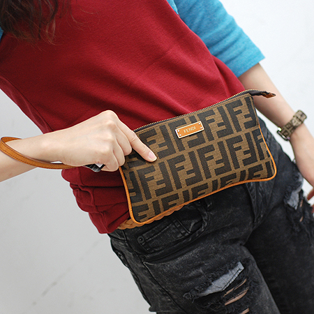 Fendi(���) 8M0263 FF �ΰ� ��ī �Ŀ�ġ �̹���5 - ���̺��� �߰���ǰ