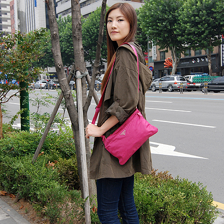 Prada(�����) �к긯 ũ�ν��� [�б�������] �̹���6 - ���̺��� �߰���ǰ