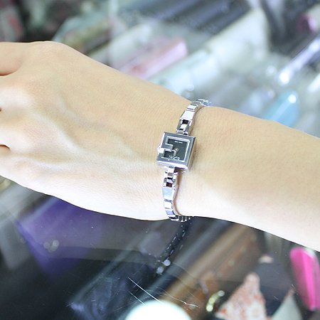 Gucci(����) 102 YA102506 ��ƿ ������ �ð� �̹���5 - ���̺��� �߰���ǰ
