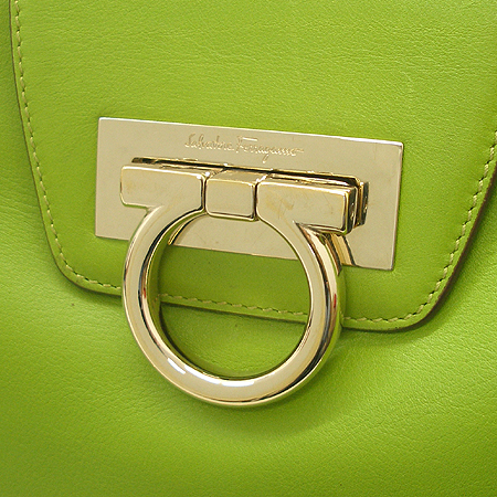 Ferragamo(��󰡸�) 21 5356 ���� ��ġ�Ϸΰ� ����� �̹���3 - ���̺��� �߰���ǰ