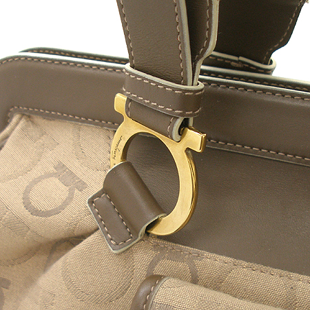 Ferragamo(��󰡸�) 21 5759 ������ ��ġ�Ϸΰ� �к긯 ��Ʈ�� �̹���4 - ���̺��� �߰���ǰ