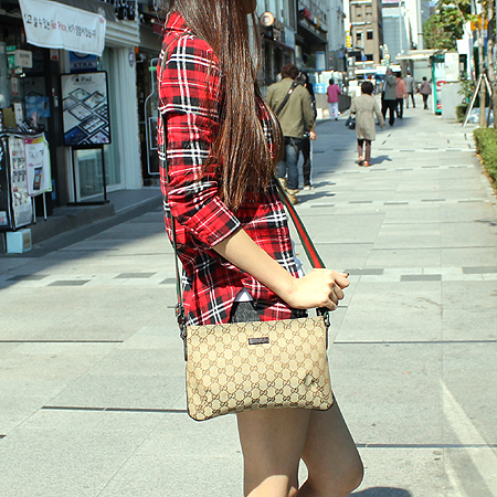 Gucci(����) 189749 GG�ΰ� �𰡵� ��ũ���� Ʈ���� �Ｑ��Ƽġ ũ�ν��� [��������] �̹���6 - ���̺��� �߰���ǰ