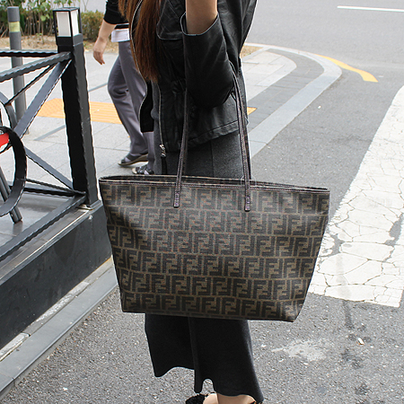 Fendi(���) 8BH185 ��ī PVC ���� ����� [��������] �̹���6 - ���̺��� �߰���ǰ