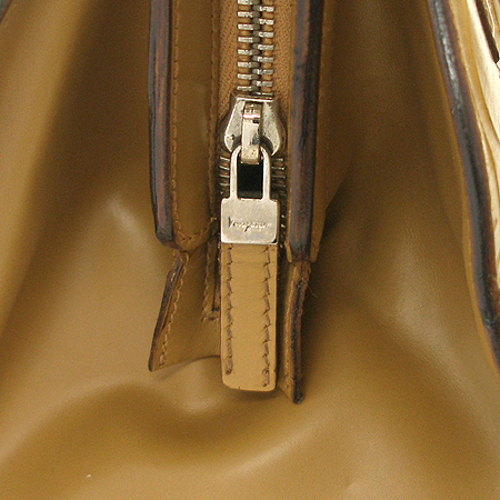Ferragamo(��󰡸�) AX 21 1225 ��ġ�� �ΰ� ��� ���� ���� ����� ��Ʈ�� �̹���3 - ���̺��� �߰���ǰ