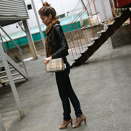 Burberry(������) ��� üũ PVC ũ�ν��� �̹���5 - ���̺��� �߰���ǰ