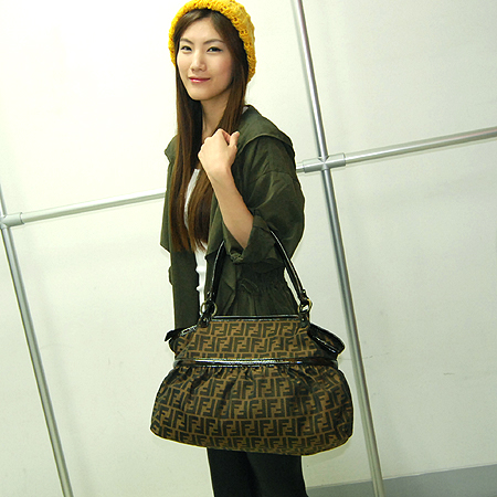 Fendi(���) 8BH186 FF�ΰ� ��ī �к긯 �� ����� �̹���5 - ���̺��� �߰���ǰ