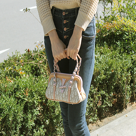 Dior(ũ����î���) LCE44733 �ΰ� ���� ��Ƽġ ��Ʈ�� �̹���5 - ���̺��� �߰���ǰ
