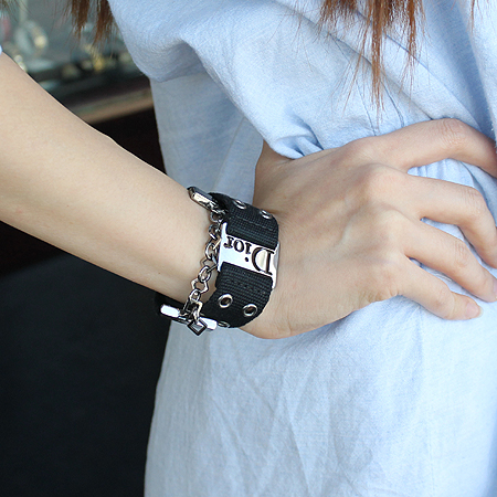 Dior(ũ����î���) �ΰ� �к긯 ���� �� ��Ŀ ����� �̹���5 - ���̺��� �߰���ǰ