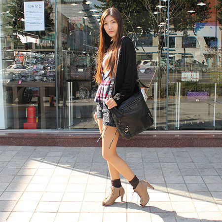 Balenciaga(�߷��þư�) 141175 ��Ƽ�� ���� �޽��� ũ�ν��� [�б�����������2ȣ��] �̹���5 - ���̺��� �߰���ǰ