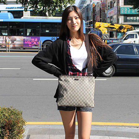 Gucci(����) 201446 GG�ΰ� PVC ���� Ʈ���� ũ�ν��� [��������] �̹���6 - ���̺��� �߰���ǰ