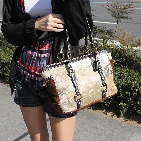 Coach(��ġ) �ñ׳�ó �ڰ��� �����̵� ��Ż ��ġ ����� �̹���6 - ���̺��� �߰���ǰ
