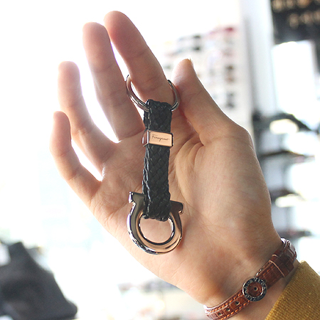 Ferragamo(��󰡸�) 53 8508 ��ġ�� ��� ŰȦ�� �̹���5 - ���̺��� �߰���ǰ