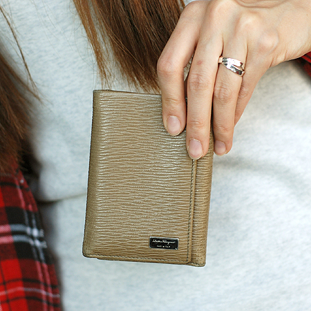 Ferragamo(��󰡸�) ���� ��Ƽġ 3�� ������ �̹���5 - ���̺��� �߰���ǰ