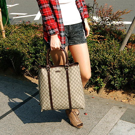 Gucci(����) 223668 GG�ΰ� PVC ���� ��Ʈ�� �� ��Ʈ�� [�б�������] �̹���5 - ���̺��� �߰���ǰ