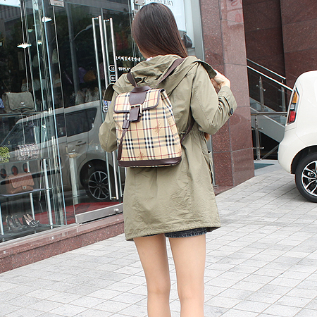 Burberry(������) Ŭ���� üũ PVC ��Ʈ ��� ���� �̹���5 - ���̺��� �߰���ǰ