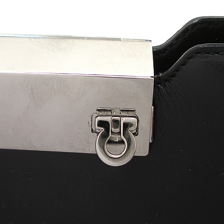 Ferragamo(��󰡸�) 21 0714 ���� ��ġ�� ��� �簢 ����� �̹���4 - ���̺��� �߰���ǰ