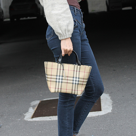 Burberry(������) ���üũ ��Ʈ�� �̹���6 - ���̺��� �߰���ǰ