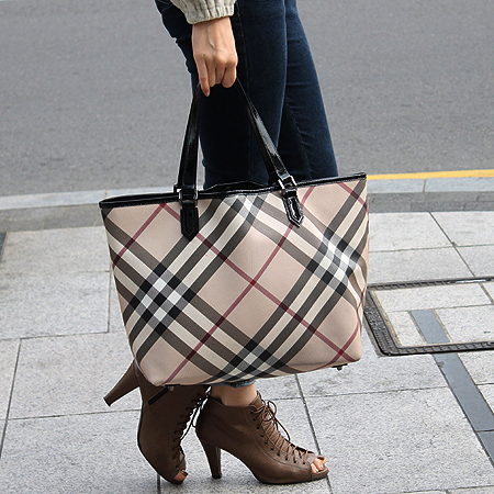 Burberry(������) HBN394(3489040) ���üũ PVC ����� + ���� �Ŀ�ġ �̹���6 - ���̺��� �߰���ǰ