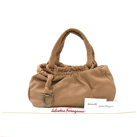 Ferragamo(��󰡸�) 21 A972 ��ġ�� �ΰ� ��� ���� ��Ʈ�� �̹���2 - ���̺��� �߰���ǰ