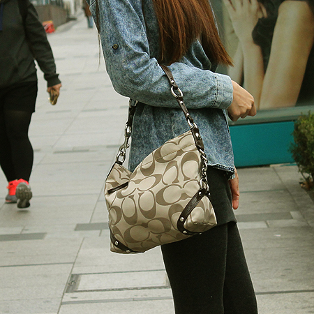 Coach(��ġ) �ñ׳�ó �ڰ��� ���̴�Ʈ ��Ƽġ ����� �̹���6 - ���̺��� �߰���ǰ