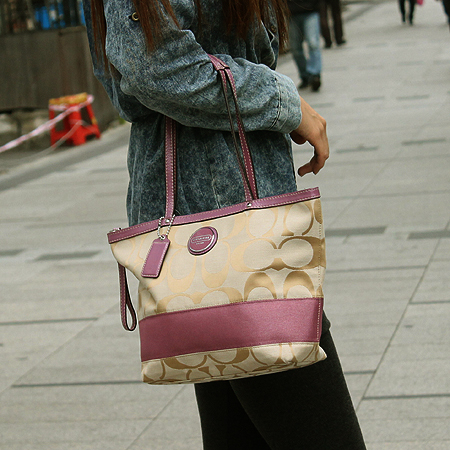 Coach(��ġ) �ñ׳�ó �ڰ��� ��ũ ��Ƽġ ����� �̹���6 - ���̺��� �߰���ǰ