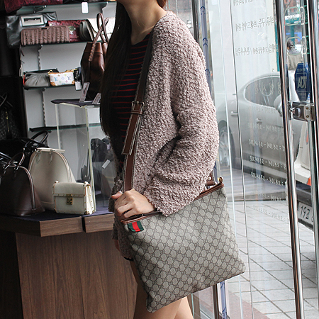 Gucci(����) 246412 GG �ΰ� PVC ��� ��Ƽġ ũ�ν��� �̹���5 - ���̺��� �߰���ǰ
