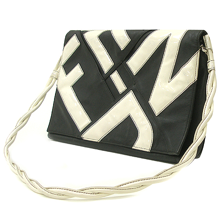 Fendi(���) 8BT122 ������ �̴ϼ� �ΰ� ���� ���� Ŭ��ġ �� ����� [�б�����������2ȣ��] �̹���2 - ���̺��� �߰���ǰ