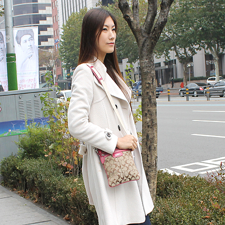 Coach(��ġ) �ñ׳�ó �ڰ��� ũ�ν��� �̹���5 - ���̺��� �߰���ǰ