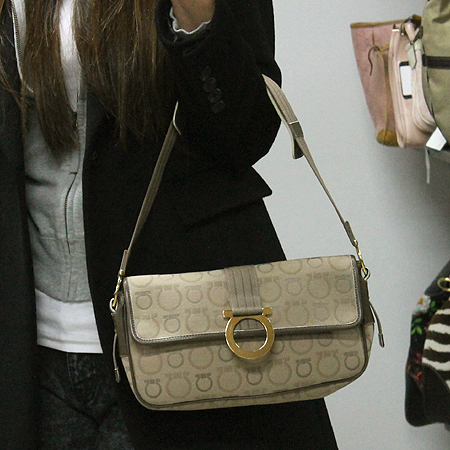 Ferragamo(��󰡸�) 21 5380 ���� ��ġ�� ��� �ڰ��� ����� �̹���6 - ���̺��� �߰���ǰ