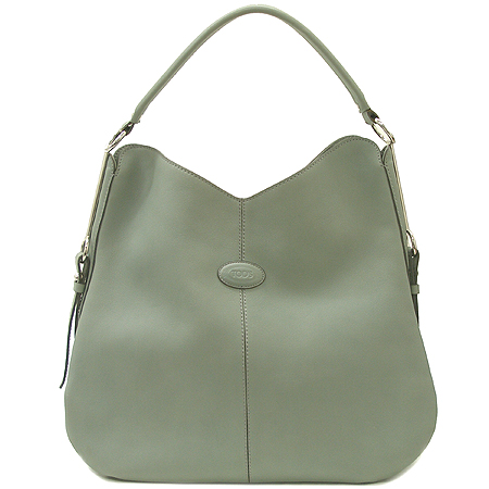 ����  �����