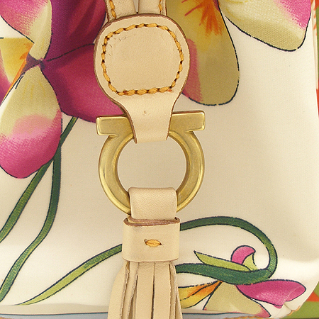 Ferragamo(��󰡸�) 21 6456 ������ ����� �̹���3 - ���̺��� �߰���ǰ