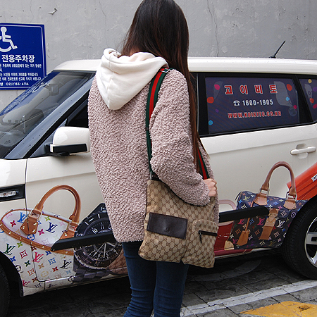 Gucci(����) 169937 GG �ΰ� �ڰ��� ������ ��� ũ�ν��� �̹���6 - ���̺��� �߰���ǰ