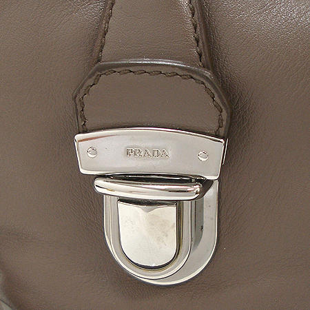 Prada(�����) �׷��� CALF SKIN(�۾��� ����) 2-way �̹���4 - ���̺��� �߰���ǰ