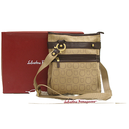 Ferragamo(��󰡸�) 21 6397 ��ġ�� �ΰ� �ڰ��� ũ�ν��� �̹���2 - ���̺��� �߰���ǰ