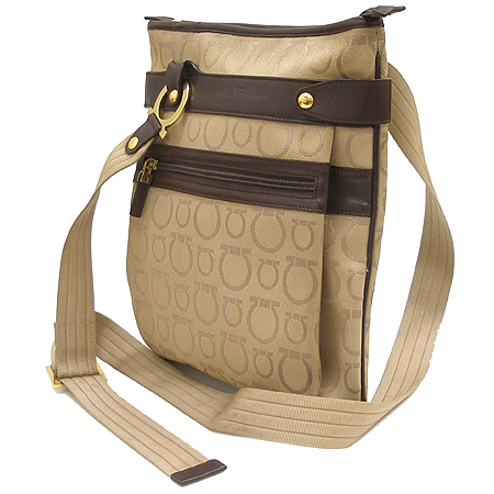 Ferragamo(��󰡸�) 21 6397 ��ġ�� �ΰ� �ڰ��� ũ�ν��� �̹���3 - ���̺��� �߰���ǰ