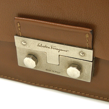 Ferragamo(��󰡸�) 24 0516 ���� ���� ũ�ν��� �̹���3 - ���̺��� �߰���ǰ