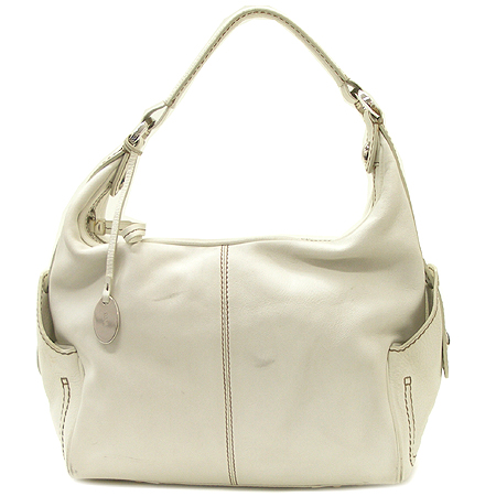 ����  �����