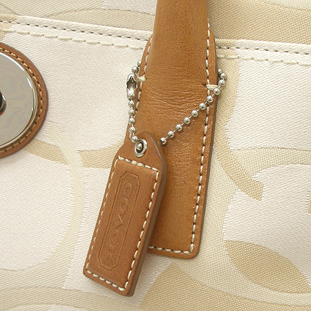 Coach(��ġ) �ñ׳�ó �ڰ��� ����� �̹���4 - ���̺��� �߰���ǰ