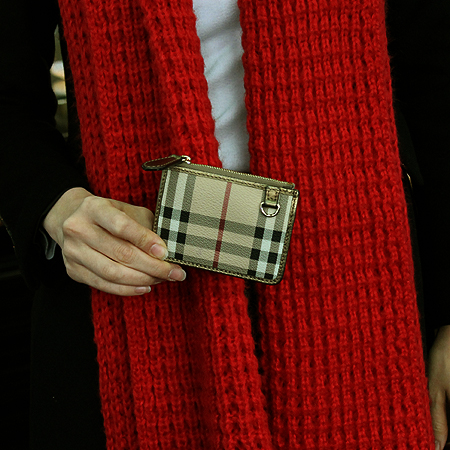 Burberry(������) �� Ŭ���� üũ PVC ī�� �� ���� ���� �̹���4 - ���̺��� �߰���ǰ