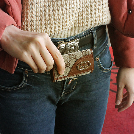 Gucci(����) 181599 GG �ΰ� �ڰ��� 6Ȧ�� Ű���̽� [�б�������] �̹���5 - ���̺��� �߰���ǰ