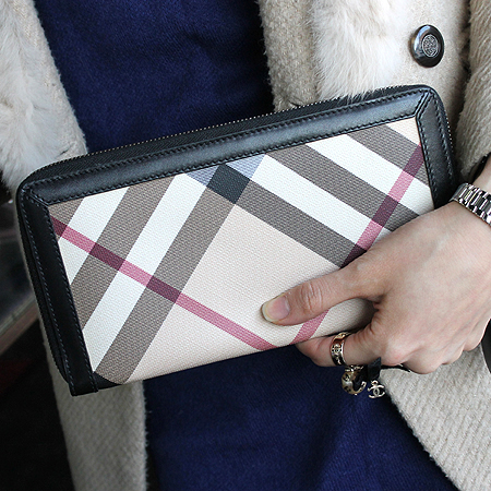 Burberry(������) �� ��� üũ PVC ¤�� Ŭ��ġ �� ������ �̹���4 - ���̺��� �߰���ǰ