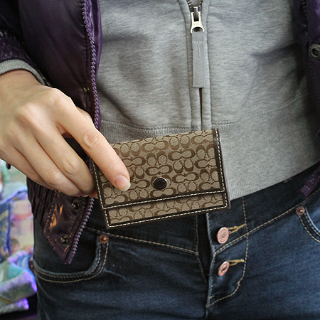 Coach(��ġ) �ñ׳��� �𰡵� ī�� ���� ���� �̹���4 - ���̺��� �߰���ǰ