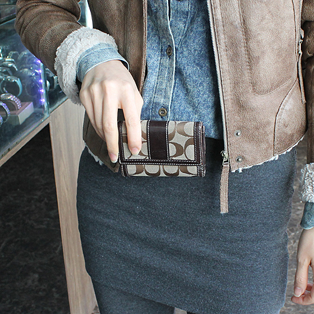 Coach(��ġ) �ñ׳��� 3�� ������ �̹���5 - ���̺��� �߰���ǰ