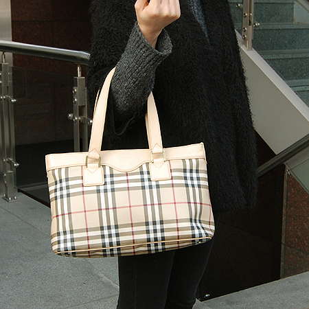 Burberry(������) PVC Ŭ���� üũ ��Ʈ�� �̹���5 - ���̺��� �߰���ǰ