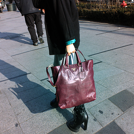 Prada(�����) BN1713 SOFT CALF (�۾�������) ���� �ΰ� ��� ��Ʈ�� + �����Ʈ�� [�б�����������2ȣ��] �̹���7 - ���̺��� �߰���ǰ
