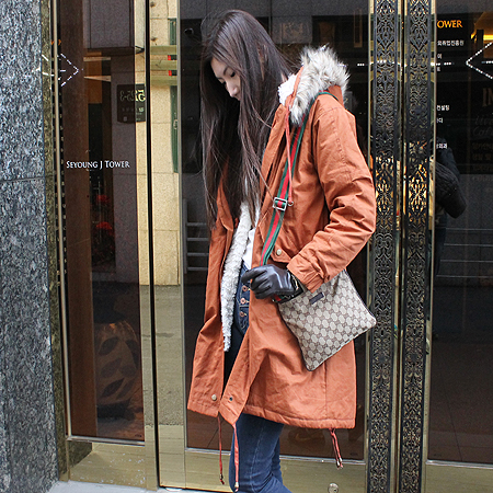 Gucci(����) 146309 GG�ΰ� �ڰ��� ��� �޽��� ũ�ν��� �̹���7 - ���̺��� �߰���ǰ
