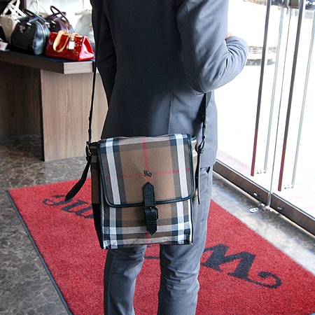 Burberry(������) ��� üũ �к긯 ũ�ν��� �̹���7 - ���̺��� �߰���ǰ
