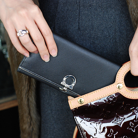 Ferragamo(��󰡸�) 22 4633 ���� ��ġ�� �ΰ� ��� ������ �̹���5 - ���̺��� �߰���ǰ